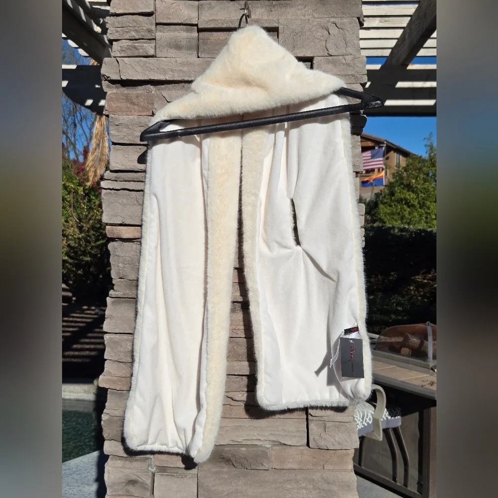 NWT Disney Jeweled Faux Fur Collar Shawl Wrap Neck Warmer Cream White